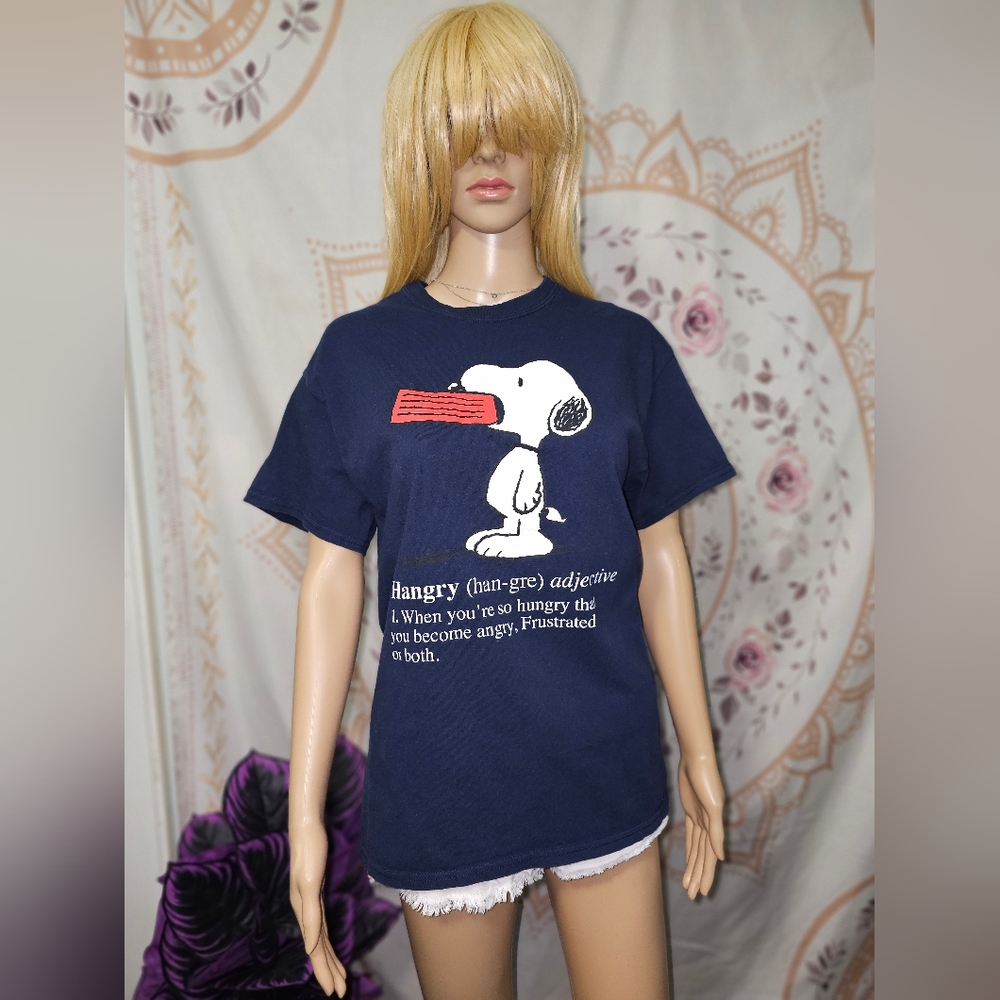 Like New Peanuts Snoopy "Hangry" Tee Size Medium